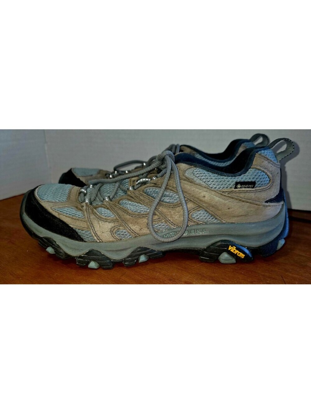 Women's Merrell Moab 2 GTX hiking shoes size 10.5